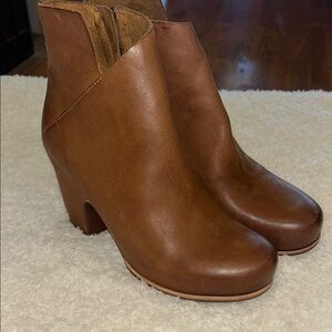 NIB Kork-Ease Seeley Bootie in Brown Leather, Size 9
